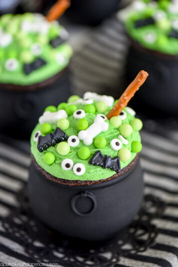 Easy-Cauldron-Cupcakes-Recipe